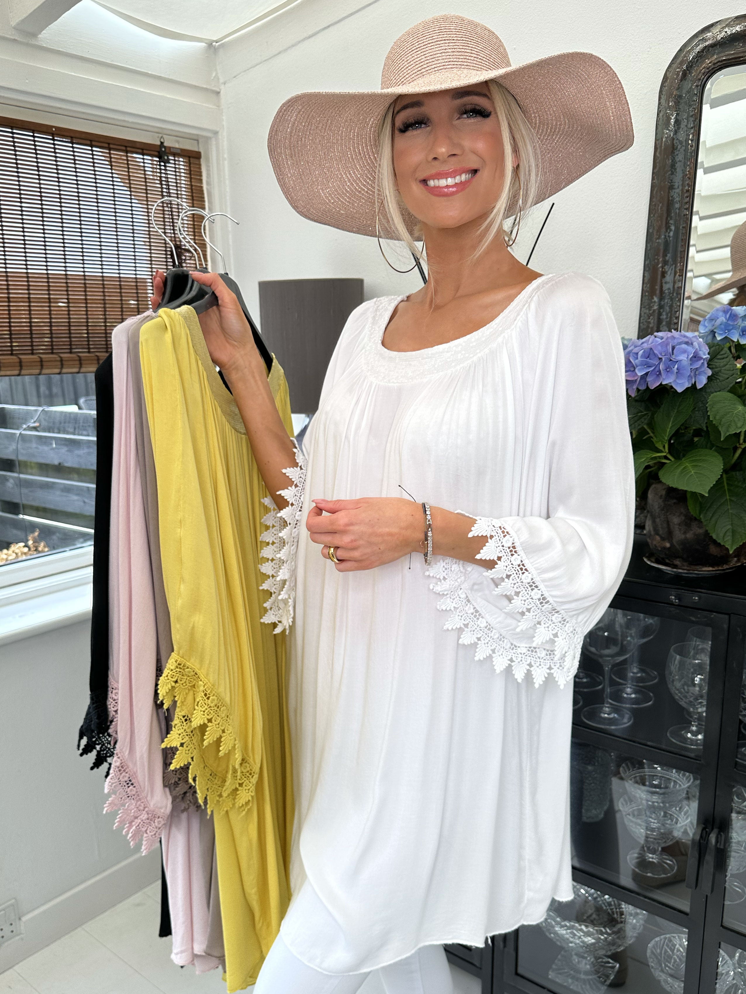 Dolores - Tunikaklänning med paljetter och broderier på ärmen